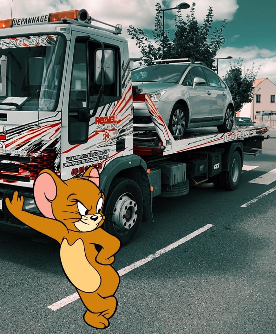 Enlèvement d’épave : transport d’un utilitaire sur plateau