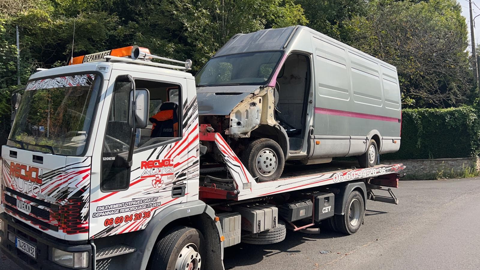 Dépannage : remorquage d’un véhicule utilitaire endommagé
